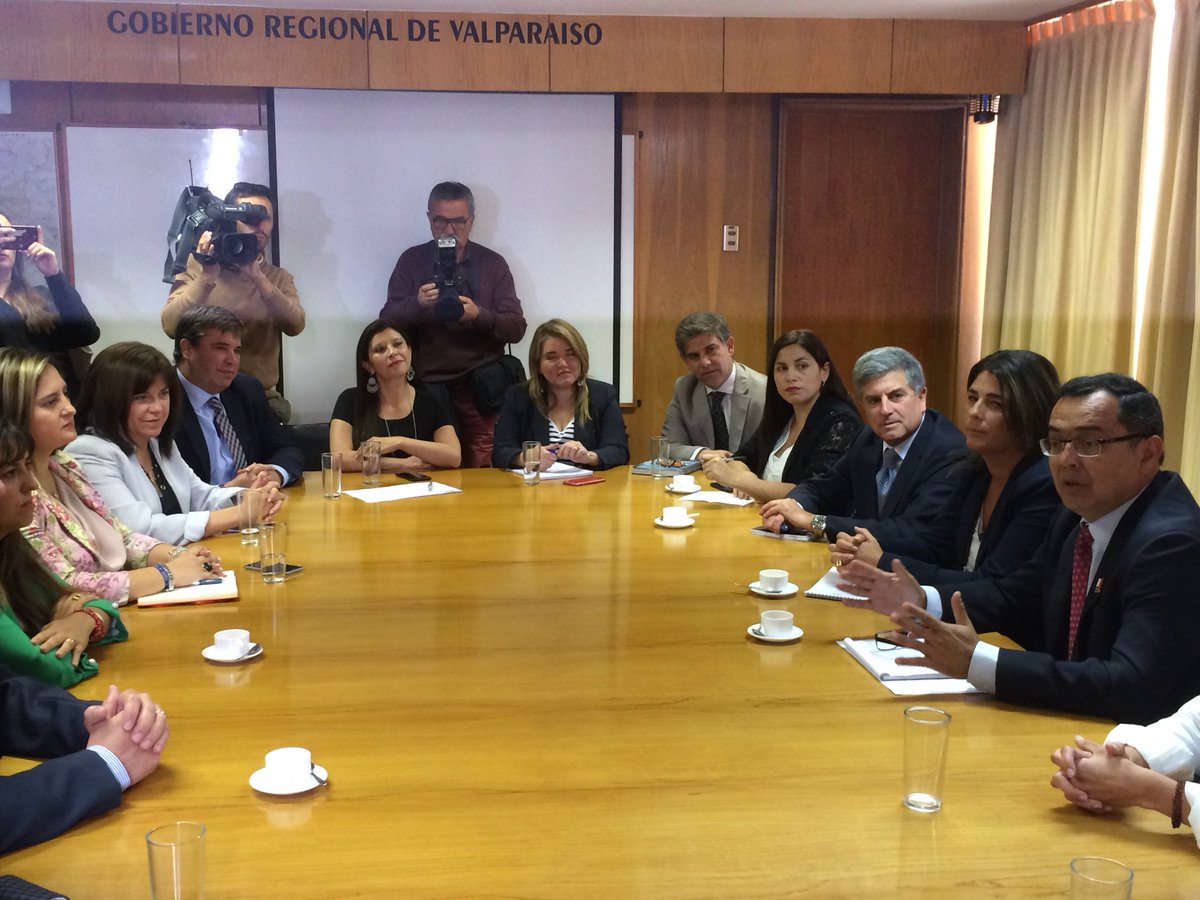 Agradezco el nombramiento del Presidente <a href="/sebastianpinera/">Sebastian Piñera</a> como <a href="/SEREMI_EDUC_V/">Seremi de Educación Región de Valparaíso</a>, trabajaremos con energía junto al intendente <a href="/jmartinezvalpo/">Jorge Martínez Durán</a> para entregar mejor educación y más calidad de vida a los niños y jóvenes de la Región de Valparaíso