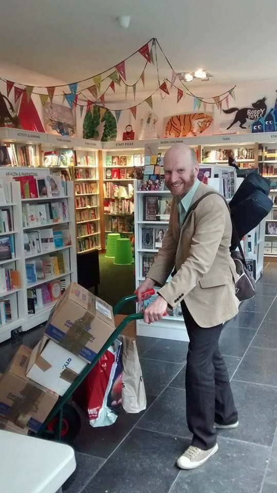 GutterDalkey's tweet photo. @gutterbookshop @lbcoen @mountainstosea I don't know Bob, you make it look pretty breezy too. And more civilized.
#BusinessBob #SmileyBob https://t.co/tZTOHDMwfX