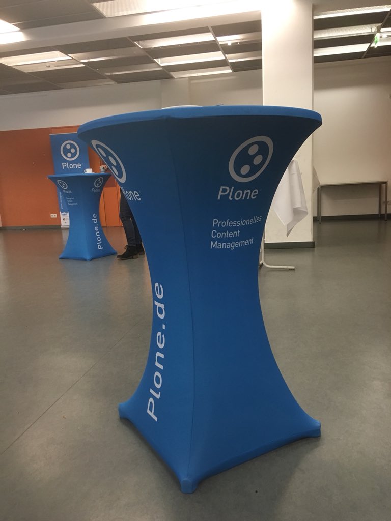 luckow's tweet image. Die Hussen sind echt hübsch geworden. #cmsgarden #PloneTagung2018