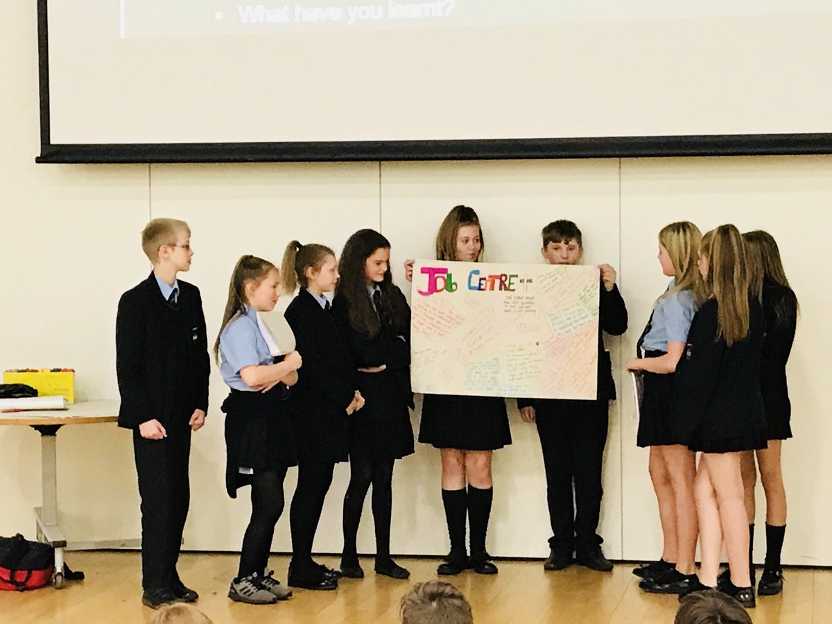 DVHSClassof2022's tweet image. The group that visited the Blackburn Job Centre today! #DVHSSuperEnrichmentDay2018 #awesomeday #presentationtime @DVHSCareers Thank you so much for an amazing day!