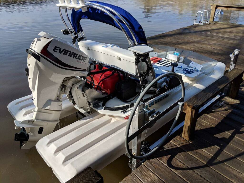 maxdocks's tweet photo. The MAX vertical lift can service a variety of boats #Bulldogmarine https://t.co/qxHsPQB02N