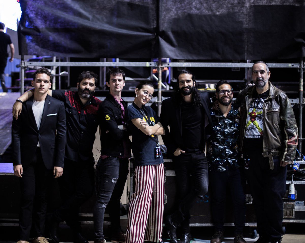 Se buscan...
•
•
📸Adrián Martín
#Avantetoda #Avantetour #flamingomusic #mutuatinerfeña #SiempreContigo #concert