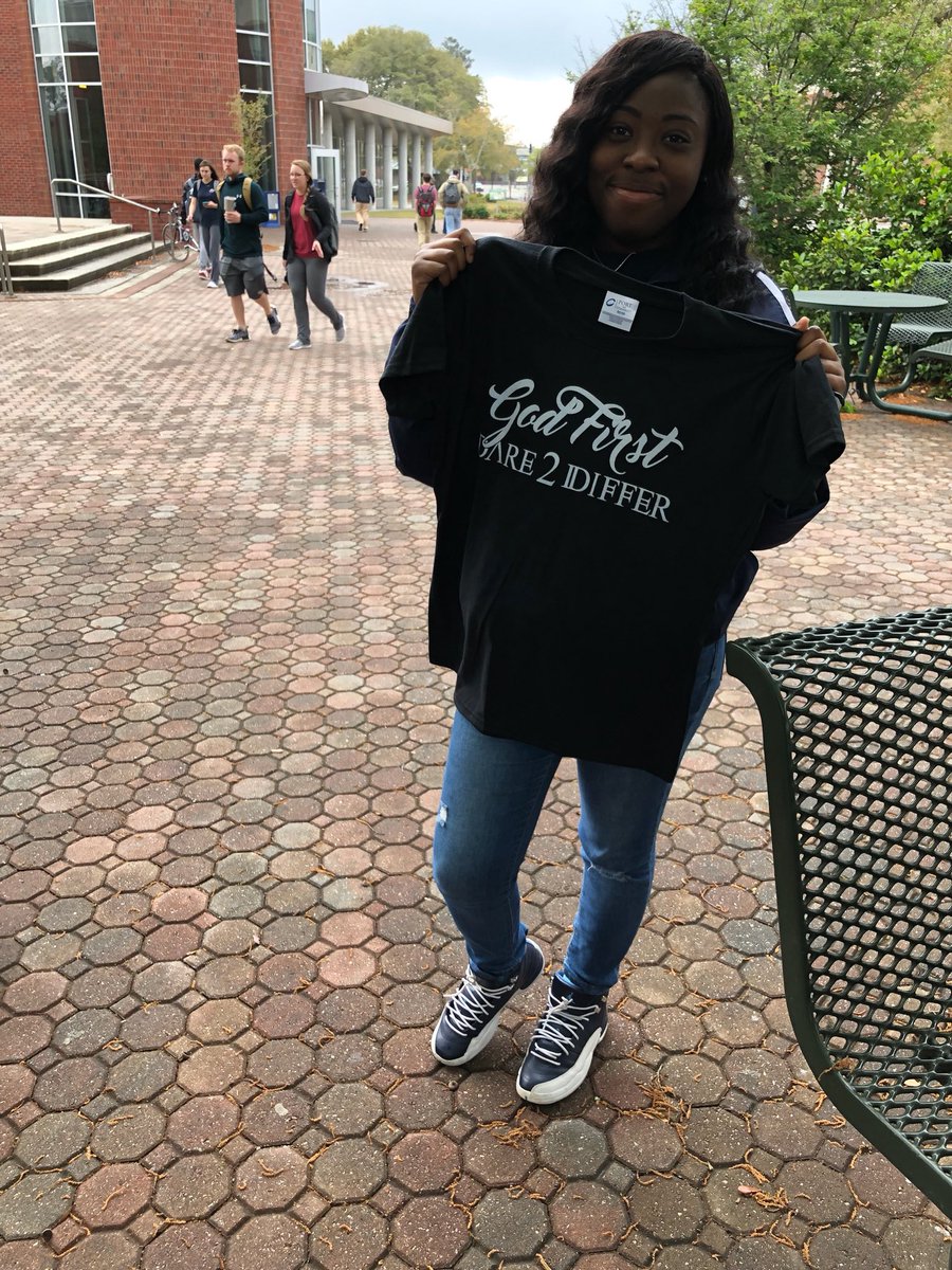 _dare2differ's tweet photo. Another satisfied customer. The lovely @ariNOgrande copped her Dare 2 Differ year. Have you? Shirts are now $10! #Dare2Differ #SouthernNotState https://t.co/0kDdiOph5O