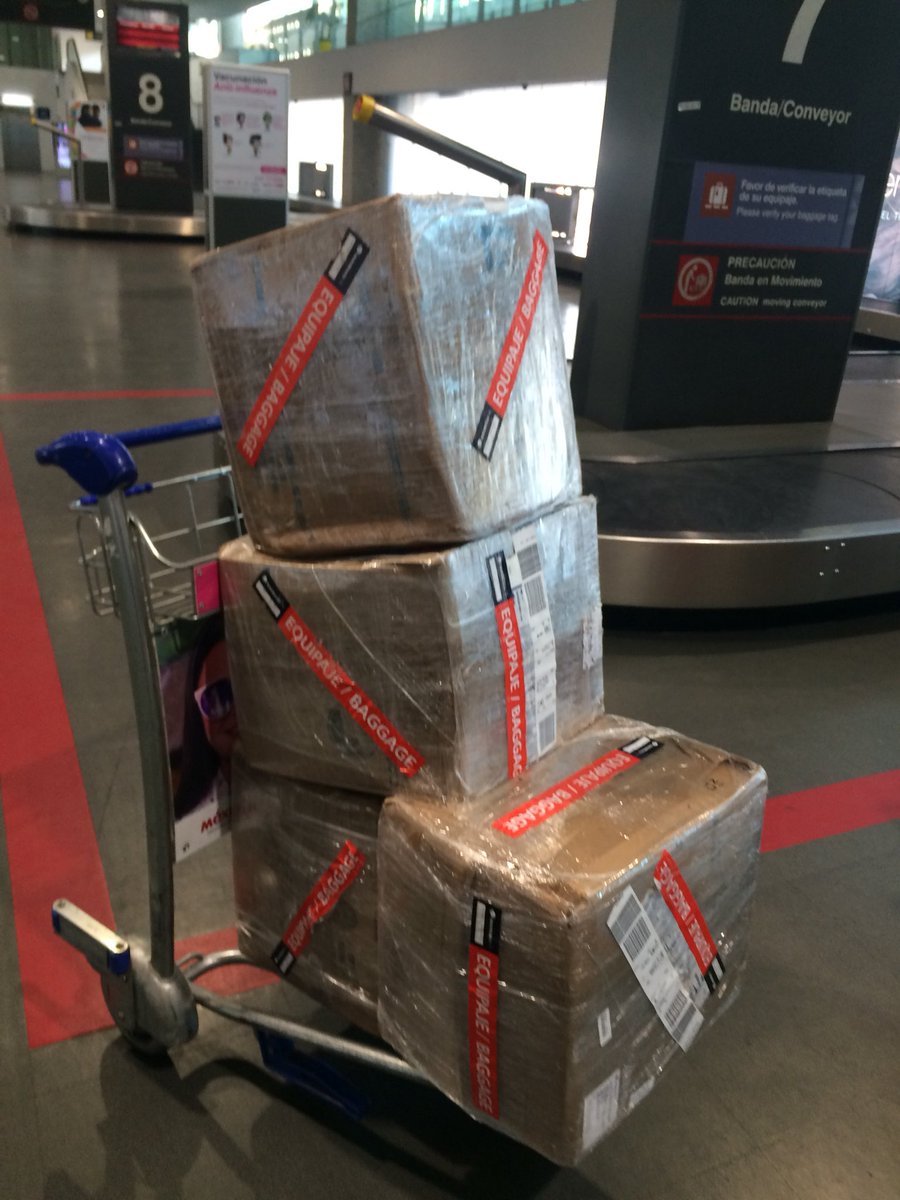 chefdavidcetina's tweet photo. Viajando ligero!! 100 kilos de la mejor Cochinita enterrada de @LaTradicionMID https://t.co/UkMljugBYB