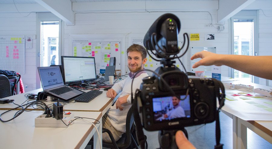 hfarmspa's tweet image. Workshops, meetings with mentors, refinements to the business model canvas, exchange of ideas, doubts and laughs among founders… there’s a vibrant atmosphere in the #HFARMaccelerator pavilion, especially because the Demo Night is in just 3 weeks! ⌛️
#HFARMlife