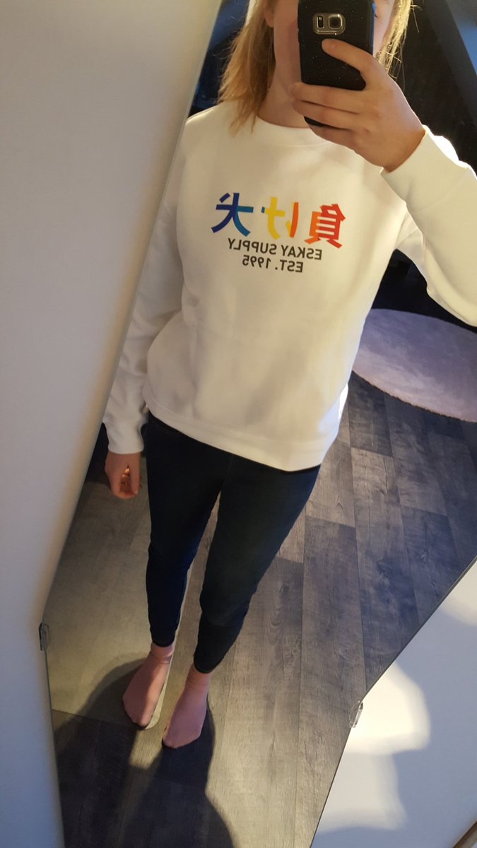 EskayUpdate's tweet photo. Hab dann auch mal endlich meinen Pulli bekommen 😂😂 danke @lily_luna_pottr https://t.co/RYx3nSO8OJ
