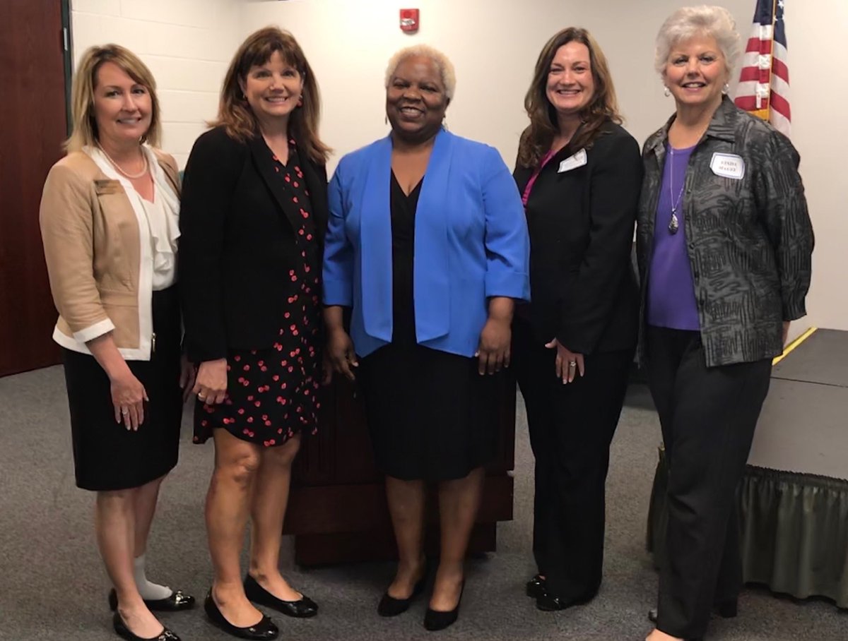 Honored to meet Dr. Virginia Tickles, NASA Systems Engineer, <a href="/PHSCedu/">#PHSCedu</a> for Women’s History Month! <a href="/ric09238741/">Lisa Richardson</a>