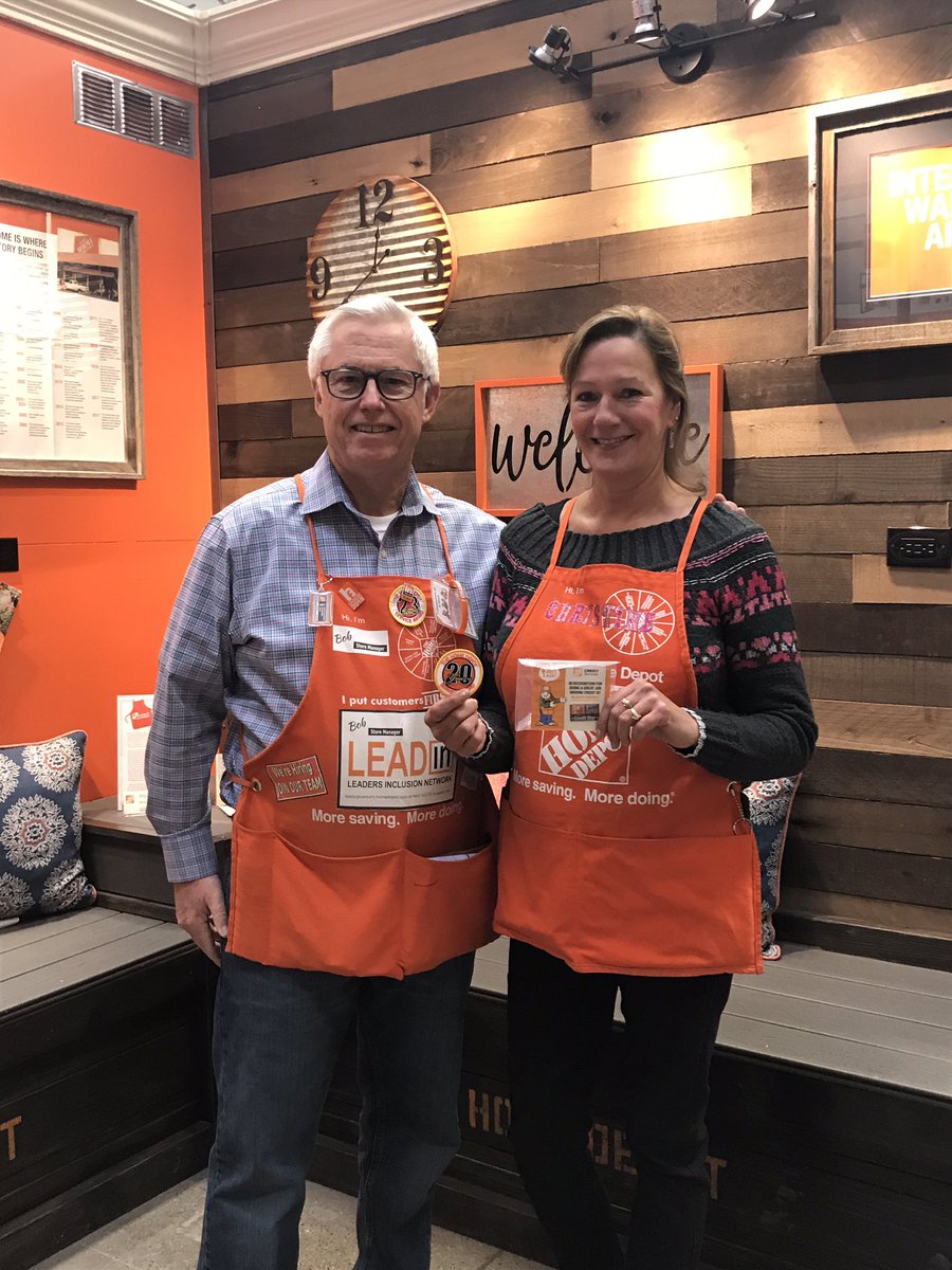 robert3304's tweet photo. Congratulations to Christine Hall 20 year anniversary and she is our 2017 Credit Super Star  your 3304 family is proud of all you do.  Thank You https://t.co/W4dwKmOkLt