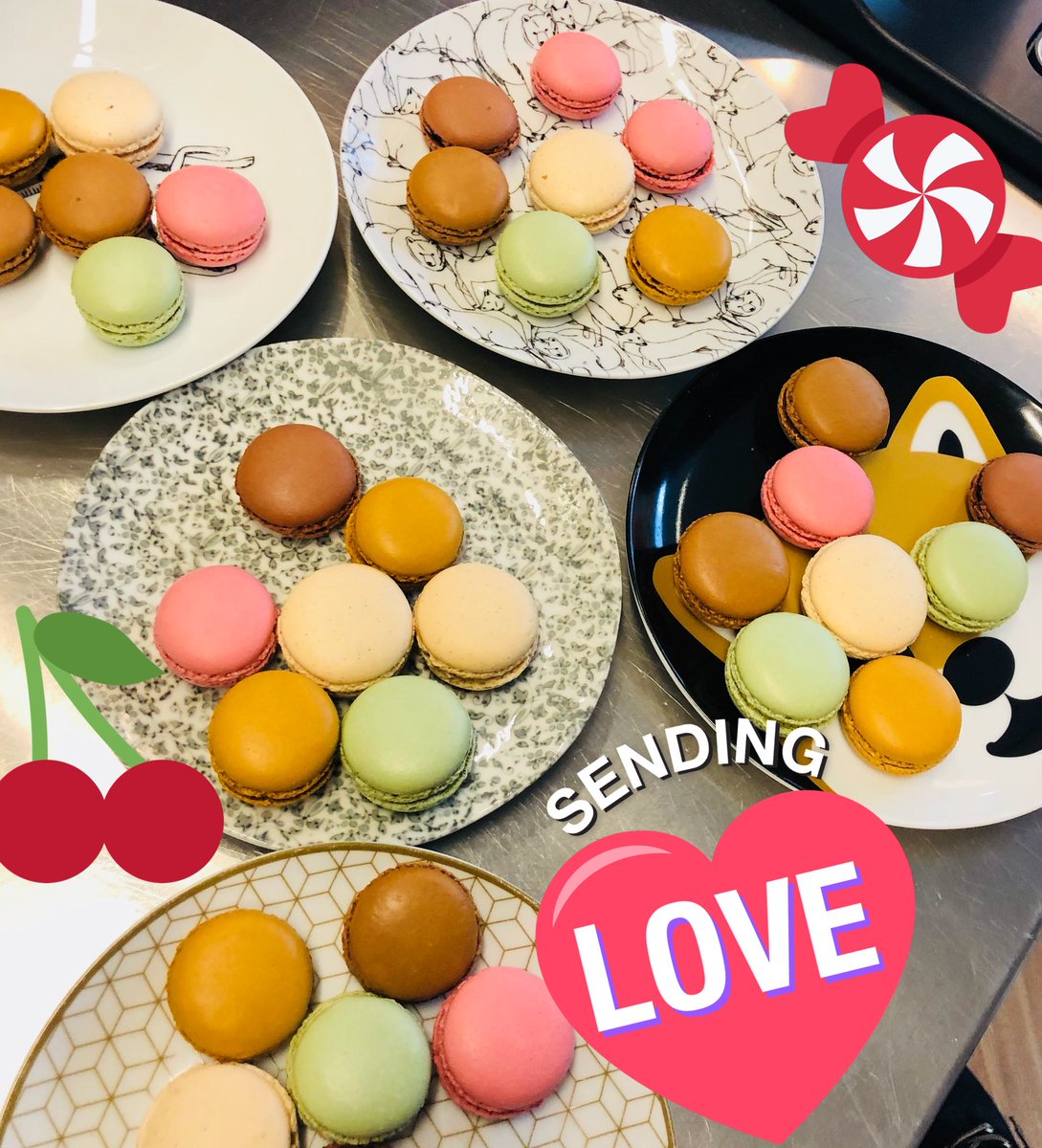 #LeBonheurCestSimpleComme des macarons au goûter @Nextdoor_fr 
<a href="/HaveagoodayFr/">Haveagooday</a> cœur défense a tous les bars! ❤️