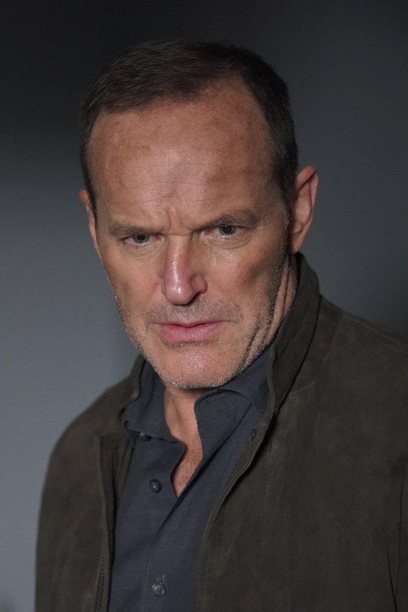 AOShieldBrasil's tweet photo. Imagens promocionais do 5x16- 'Vozes Internas'
"Coulson é forçado a juntar-se com aliados surpreendentes para salvar o mundo, enquanto a equipe SHIELD tenta rastrear e resgatá-lo."
#AgensofSHIELD https://t.co/pqP4FONknm
