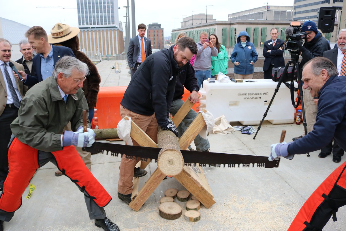 tnsenategop's tweet photo. A strong showing by @SenFrankNiceley and Sen @mark_pody on their crosscut saw skills. Thanks to @TNAgriculture for putting on a fun competition against @tnhousegop. #NationalAgDay https://t.co/dhP5lwY6Xq