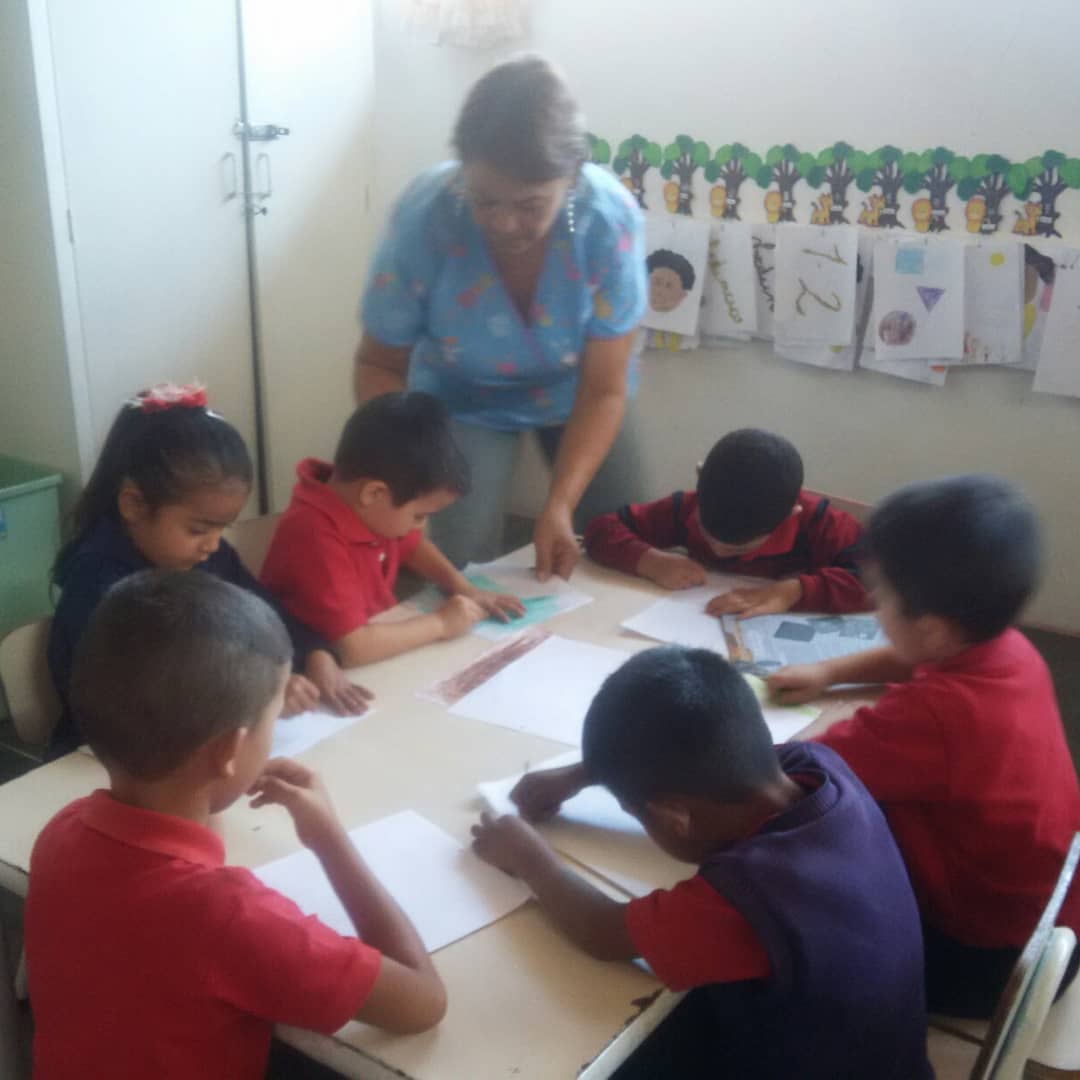 Actividades alusivas a los 69 Aniversario de la Revista Tricolor <a href="/CLIFPJauregui/">CLIFPMV Jáuregui</a> <a href="/charlychaves/">Charly Rojas Chaves</a> <a href="/SalaTachirazet/">SalaTáchiraMPPE</a> @ZonaEducTachira <a href="/CLIFPMTACHIRA/">CRIFPMTACHIRA</a> <a href="/maduro_fr/">Nicolás Maduro</a> <a href="/JauaMiranda/">Elías Jaua</a>