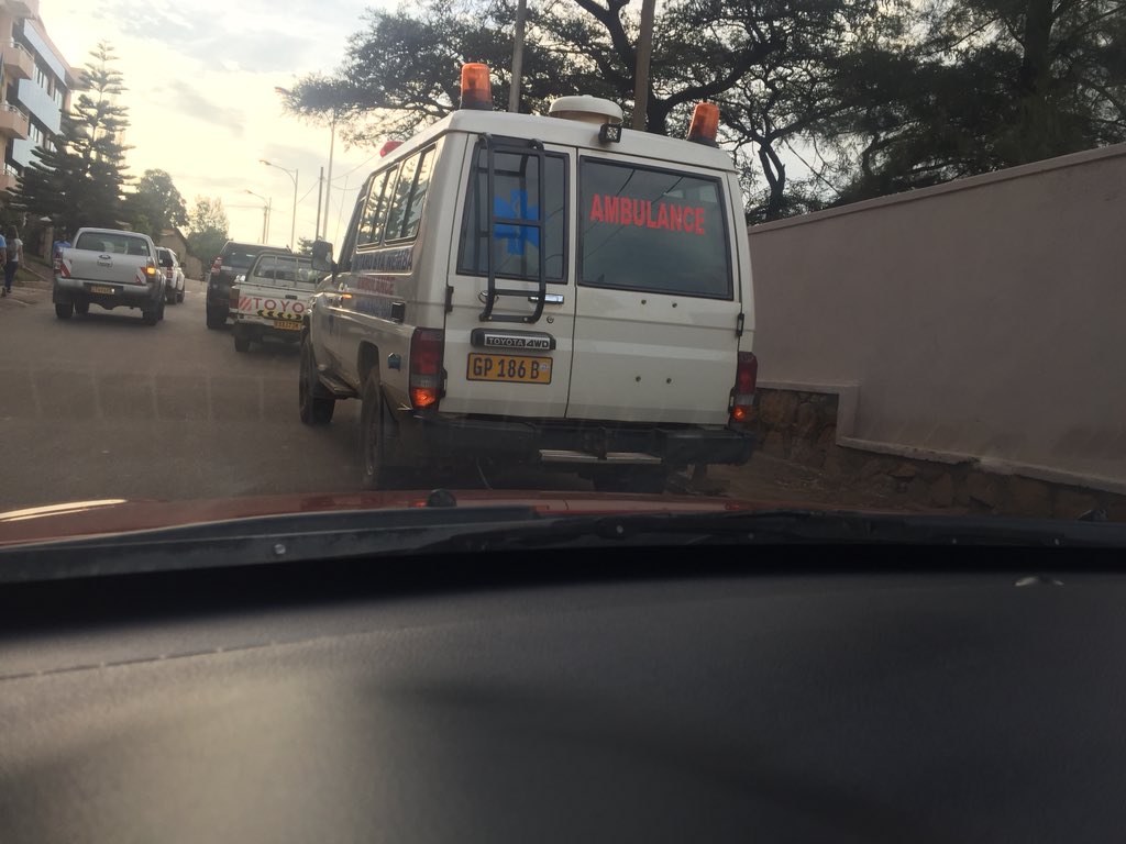 mutoni3sandra's tweet photo. @Rwandapolice @CityofKigali shouldn’t we have exceptions, I mean....🤷‍♀️🤦‍♀️ this ambulance caught up for 2hrs now is not right https://t.co/H2N6oWyZVp