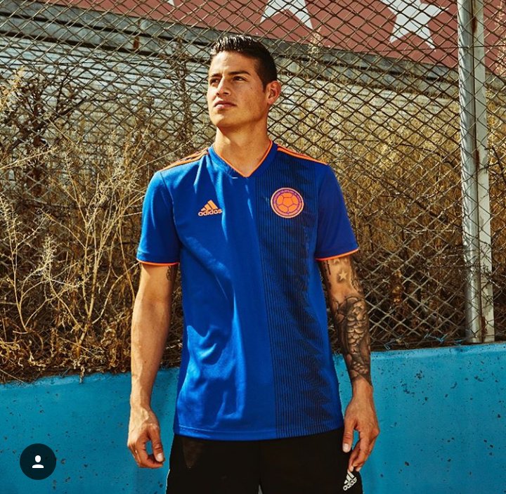 NTVpro15's tweet photo. James, Falcao y Cuadrado subieron imágenes a las redes sociales con la camisa azul que usarán durante el Mundial de Rusia 2018. https://t.co/r74HT9TlxA