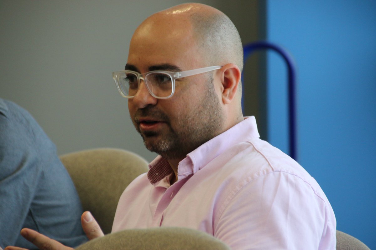 miralowe's tweet image. Listen up, students. Q: What are the tools @trevoraaronson uses to do investigative work? A: Excel or Google Sheets to collect and analyze the #data. @UFJSchool @UF @WUFTNews @theintercept @ONA #ToolsForJournalists