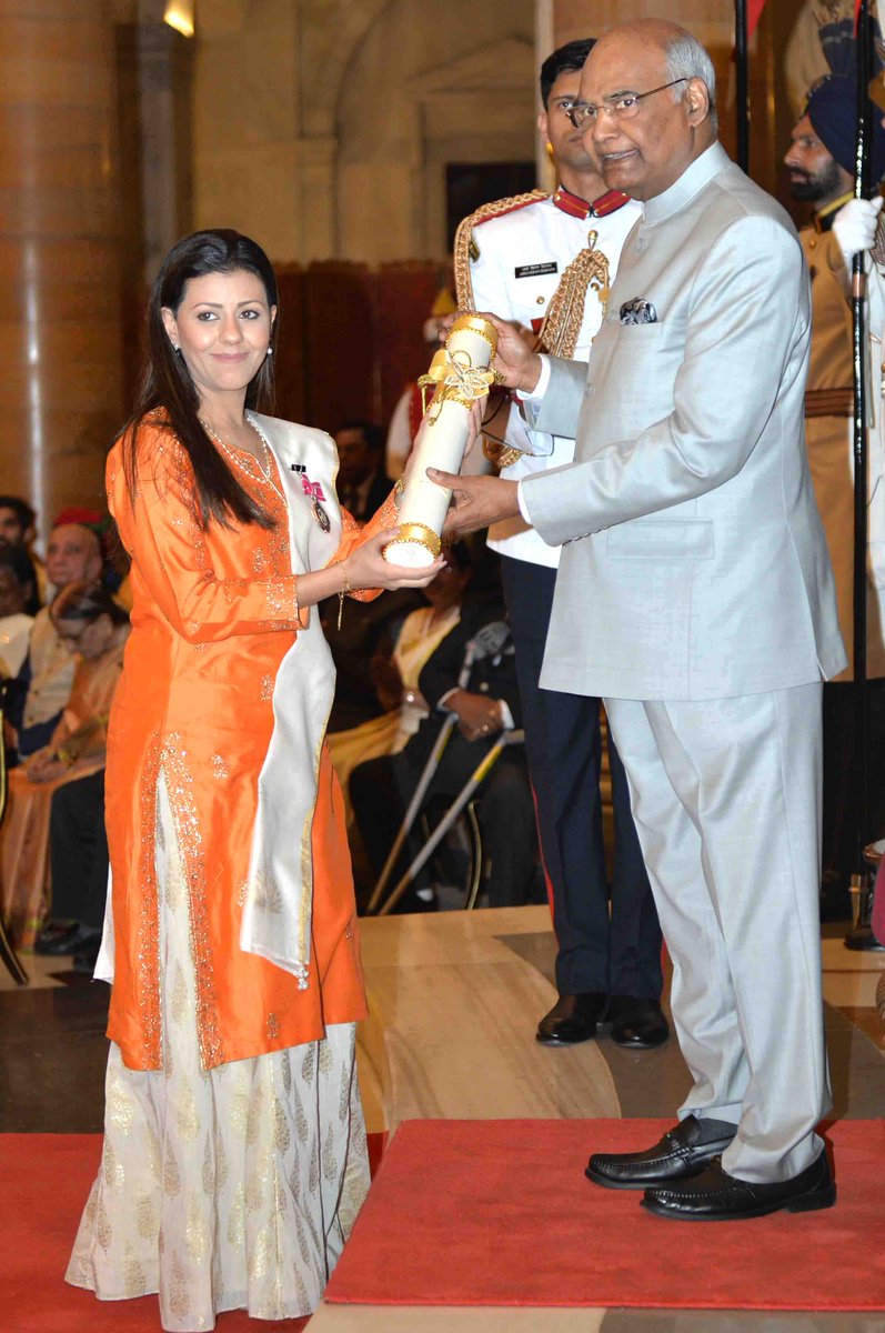 rashtrapatibhvn's tweet image. #PresidentKovind presents Padma Shri to Ms Nouf Almarwaai, first certified Yoga Instructor in Saudi Arabia. She played an instrumental role for legalising Yoga in Saudi Arabia. Born with an auto-immune disease, she overcame the challenge through Yoga and Ayurveda