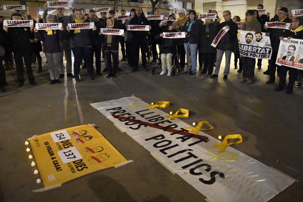 omniumgracia's tweet photo. Gràcies a tots els qui vàreu participar i assistir a la concentració d’ahir per la #LlibertatPresosPolítics a la plaça de la #VilaDeGràcia! #Ferms #GlòriaPicazo #QuimJubert https://t.co/EFkC8hoUUl