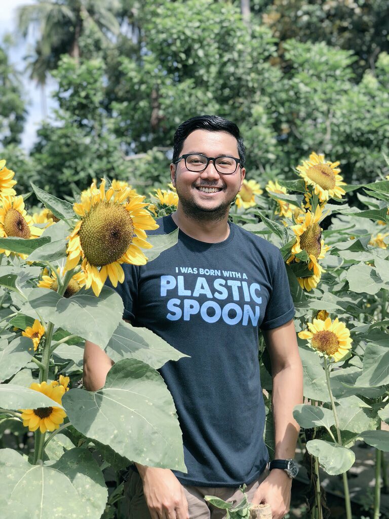 pjbailon's tweet photo. Selfie muna bago dumating ang mga zombies. #PlantsvsZombies #SunshineFarm #WheninQuezon https://t.co/dNL5mK6DR9