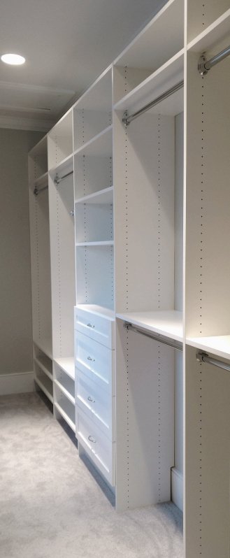 BirdieBrennan's tweet image. This wall of fame is part of a slim galley closet. The Shaker detail makes the interior feel sleek and inviting.
#customcloset #organizedstyle #betterstorage