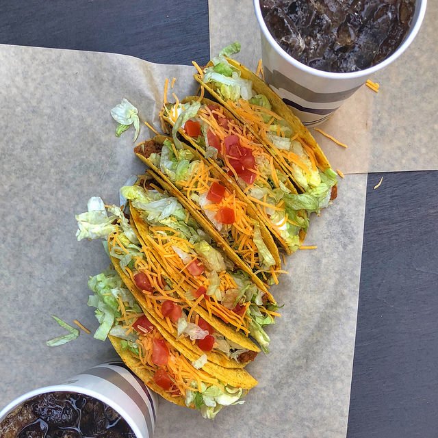 TacoBell_Col's tweet photo. Hoy tenemos altas probabilidades de una tormenta de tacos ⛈🌮🌮🌮🌮 con nuestro #TacoTuesday https://t.co/itf4Onmlf5