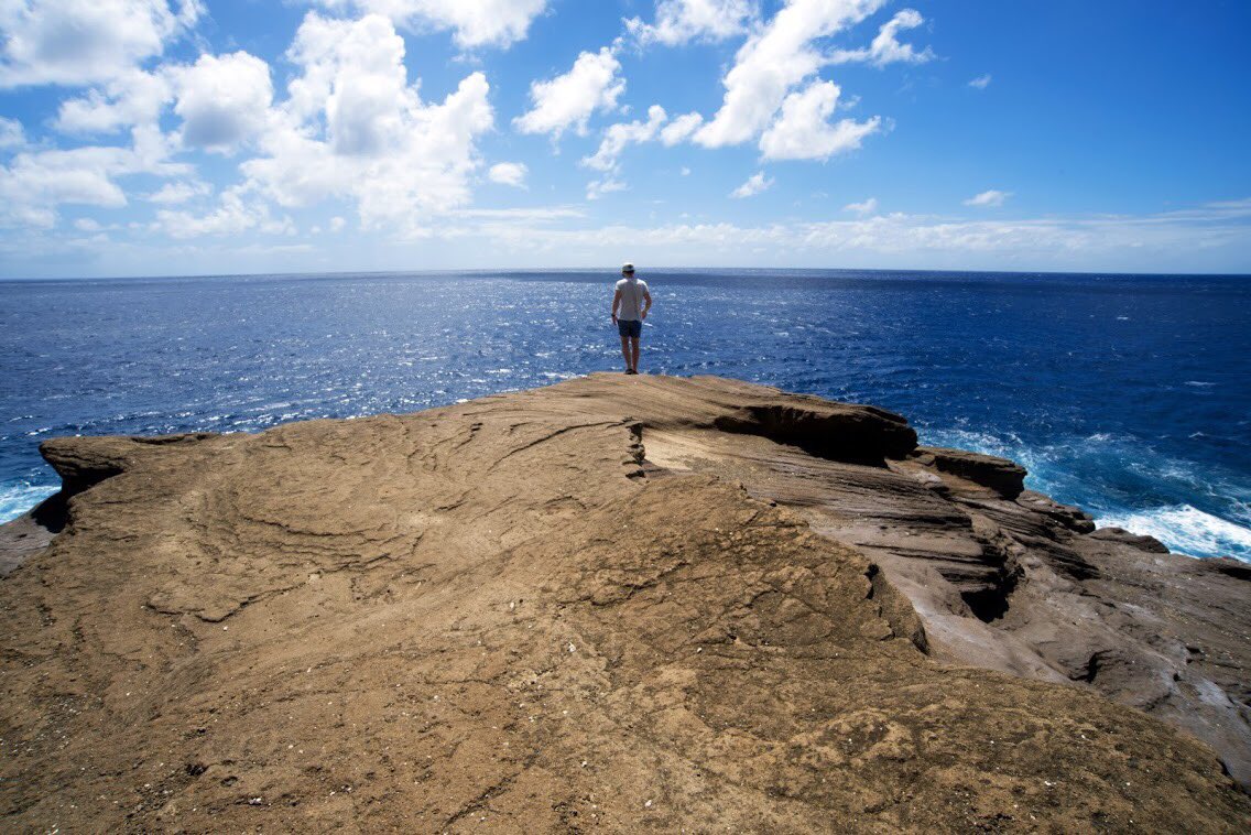 SumaqCo's tweet photo. “When one jumps over the edge, one if bound to land somewhere.” - @d.hlawrence 📸 Kam, Co-Founder of SumaqCo, at #spittingcave in #oahu #hawaii 🤙🏻 #activelifestyle #healthylifestyle #happy #fitlifestyle #superfoods and #chocolates from Ecuador by SumaqCo https://t.co/tsaB7fOuMW