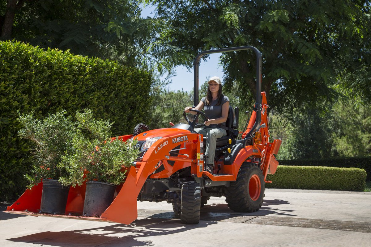 KubotaCanadaLtd's tweet image. #FirstDayofSpring and #NationalAgricultureDay falling on the same day truly puts us in the best mood 😎🌾

#BringInSpring: bit.ly/2F4MkkO