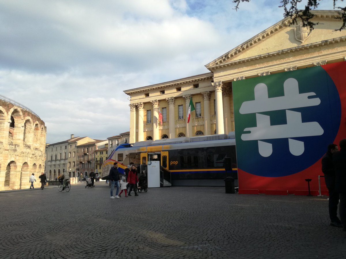 fsitaliane's tweet photo. Ultime ore della sesta tappa del #poprocktour. Tante persone affollano il villaggio e si godono la buona musica di @rtl1025 🎵 tra un treno #pop e uno #rock 😉 https://t.co/EqztRK9Nbu
