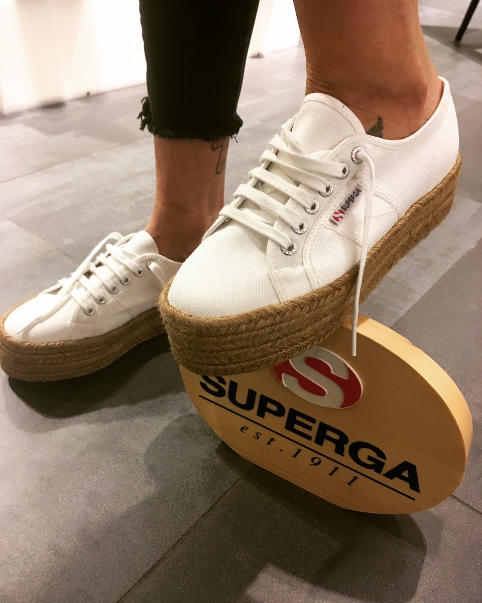 fanny-chaussures.com #fannychaussures #superga #espadrilles #instashop #instashoes #bloggershoes#shoepicture #bloggeusemode #onvavousfairevoirtoutesnosnouveautes chez#fannychaussuresbiensur  Le printemps est à vos pieds 😘... venez vite 😘