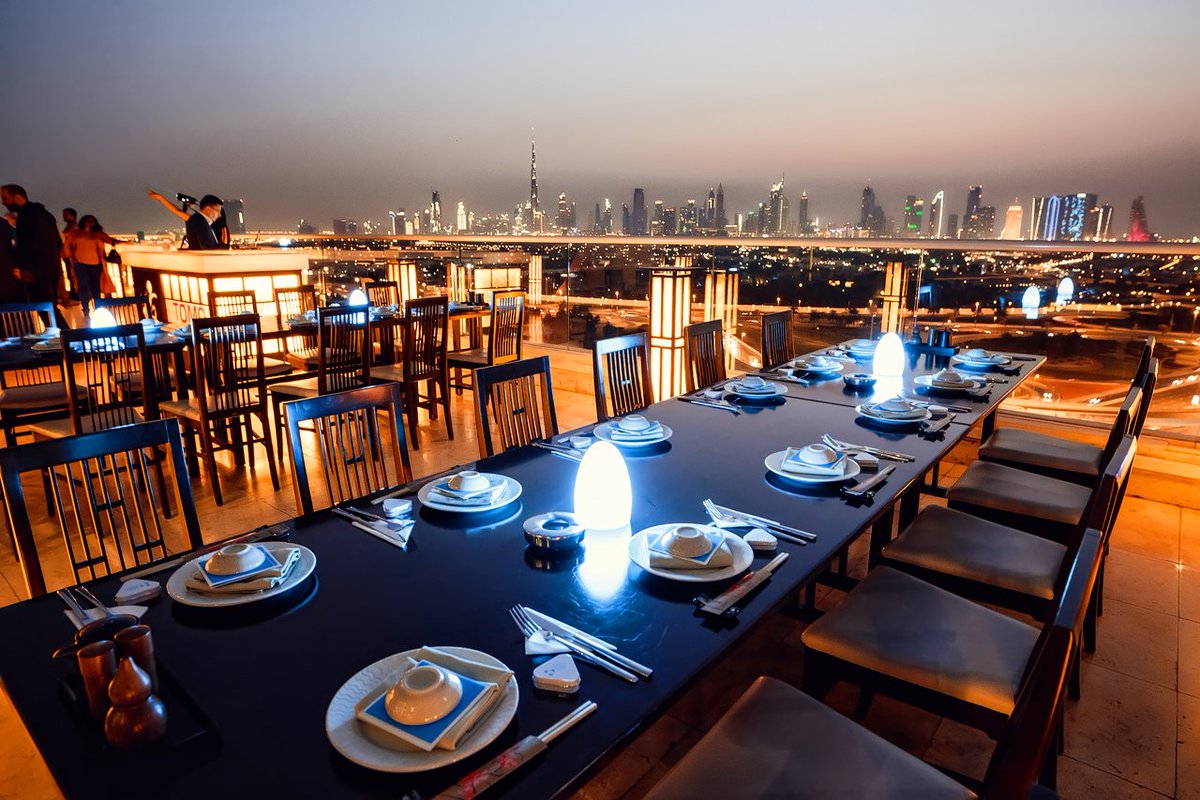 LabBottles's tweet photo. More pics @DWKLifeSciences party for our distributors on the roof top Tatami Terrace, @TOMOuae, Raffles Hotel, #Dubai UAE. Check out the @DWKLifeSciences "Bat-Signal" and personalized printed YOUTILITY™ labels on the drink glasses (DURAN® beaker)! @arablab #ArabLab #ArabLab2018 https://t.co/cmiH7ainiE