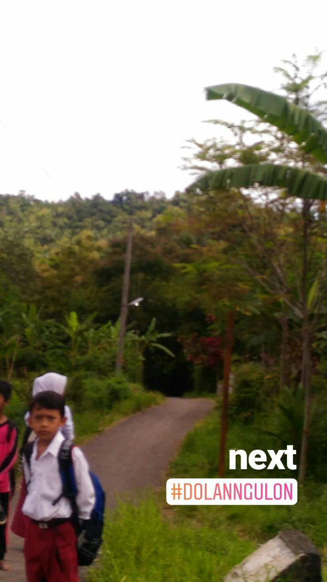 JogjaUpdate's tweet image. Ohya kalau #MampirKulonProgo ke daerah Samigaluh, pastikan kondisi kendaraan prima. Tanjakan turunan curam, jalan berliku dan di sebagian titik ada yang rusak dan biasanya lalin ramai pada hari libur dan weekend.