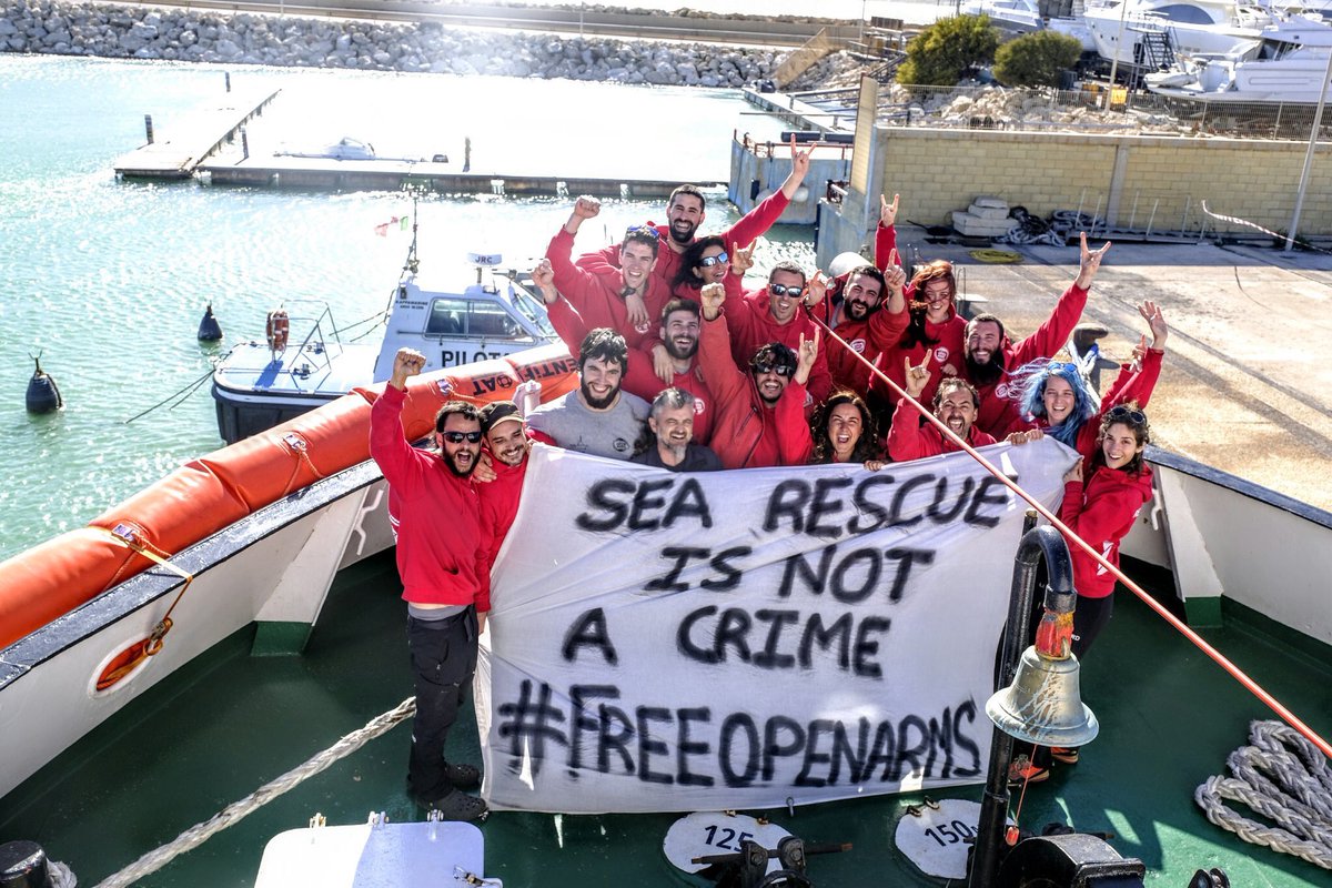 alfredgarcia's tweet photo. Los responsables de @openarms_fund se enfrentan a un máximo de 15 años de prision y 15.000 € de multa por cada migrante rescatado. La policía italiana inmoviliza el barco y los acusa de favorecer la inmigración ilegal.
¡Vergüenza! #FreeOpenArms https://t.co/M2MTmbV9vE https://t.co/jJz110aSSJ