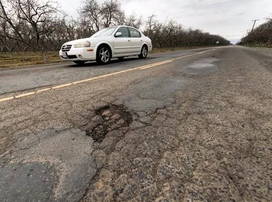 No Prop 6 (@noprop6) on Twitter photo #SB1 funds getting to work in <a href="/CountyofTulare/">CountyofTulare</a>! Road improvements planned for 10 county roads so far, including stretch of Avenue 264 west of Road 100, pictured below. Potholes like these will be repaved for smoother roads! #RebuildingCA ow.ly/wzQ930j3zvQ #SB1 funds getting to work in <a href="/CountyofTulare/">CountyofTulare</a>! Road improvements planned for 10 county roads so far, including stretch of Avenue 264 west of Road 100, pictured below. Potholes like these will be repaved for smoother roads! #RebuildingCA ow.ly/wzQ930j3zvQ