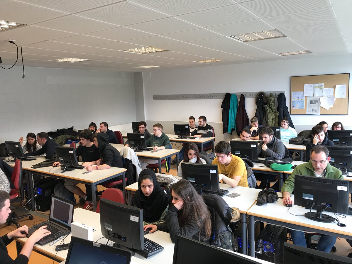 sys_secure's tweet photo. Dando comienzo a #HackathonIescomercioII . https://t.co/3OLIjFf3z0
