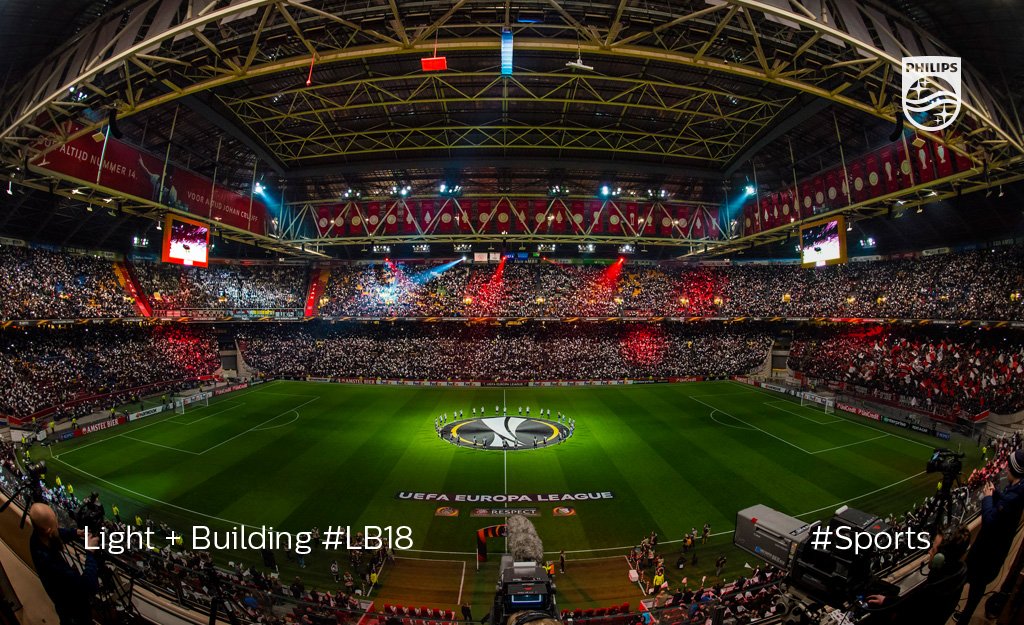 SignifyEspana's tweet photo. El año pasado tuvimos el placer de iluminar 50 nuevos estadios de fútbol con nuestros sistemas de #iluminación. Hoy en el #LB18 te mostramos como lo último en #innovacion, Interact Sport aporta increíbles ventajas en el ámbito  del deporte. https://t.co/IHKEvNdtfa