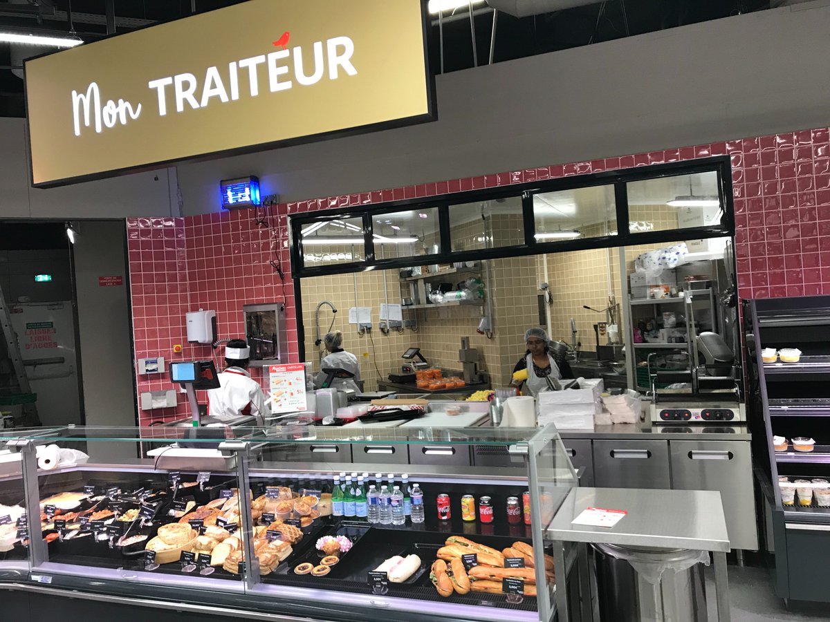Dauvers70's tweet photo. L'IMAGE RETAIL : La nouvelle signalétique des métiers #AuchanSuper déployée pour la première fois à Châtillon (92). Et le "petit oiseau" vint... https://t.co/QHBwXip2mY