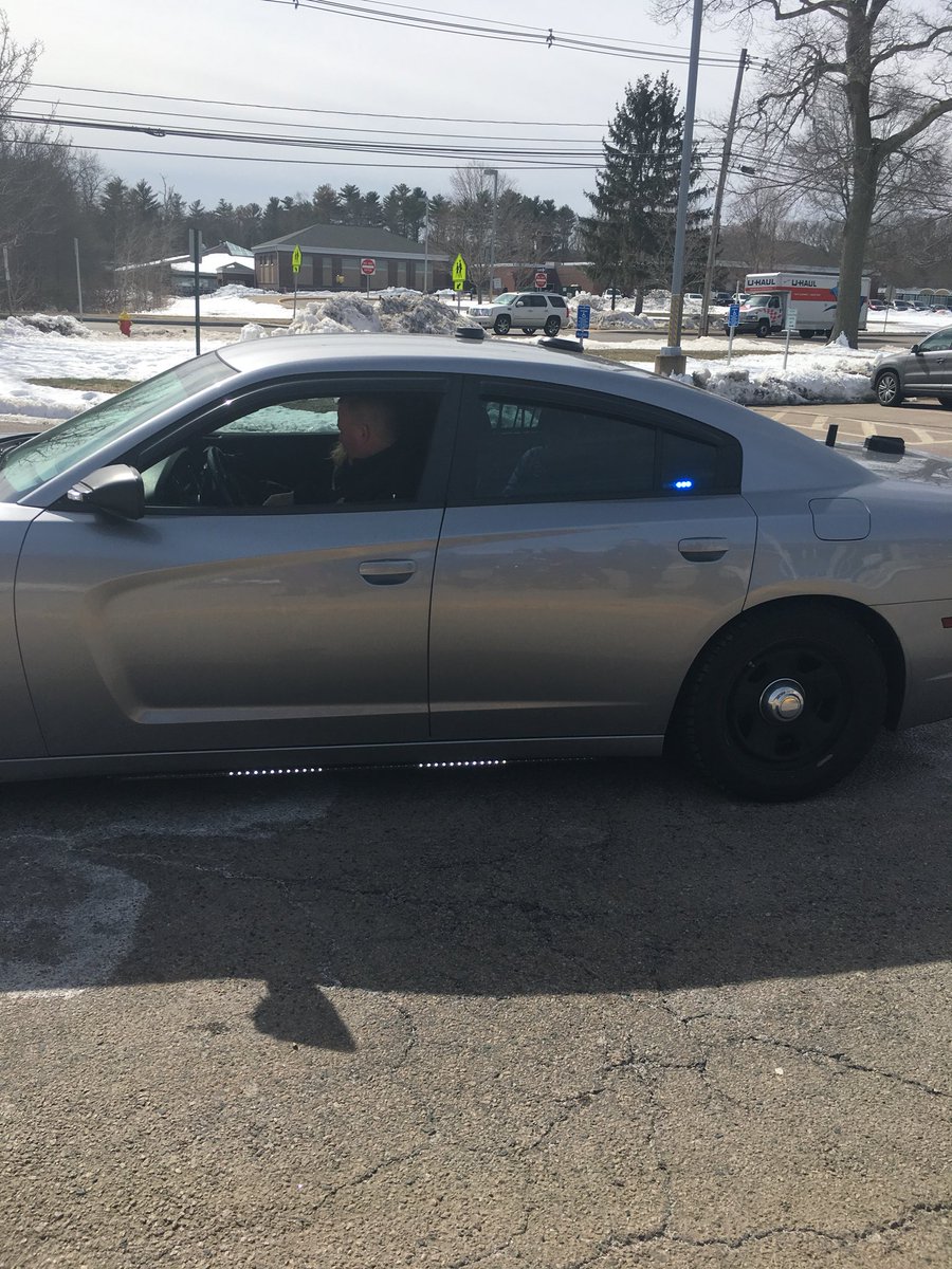 rlfreedm's tweet photo. Ss day made as she drove off siren and all. Ss were impressed with lights all over the car. #hornetschat @MansfieldPolice @jordanjacksonma https://t.co/CmYu98OsxX