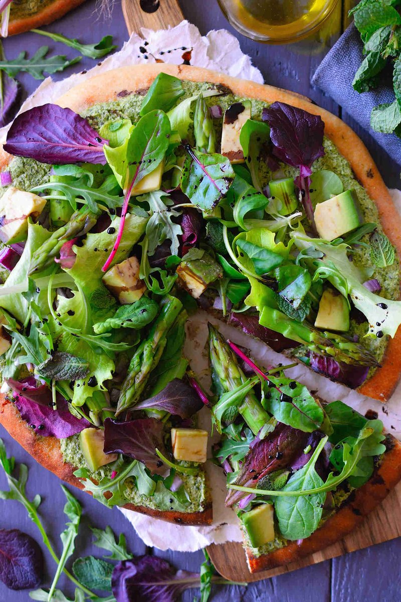 Cilantro_Citron's tweet photo. This #recipe for green #pizza with herbed #vegan cashew cheese is a refreshing way to eat your greens. https://t.co/L4ggmMZTNf #govegan https://t.co/g6MQDA6cTT