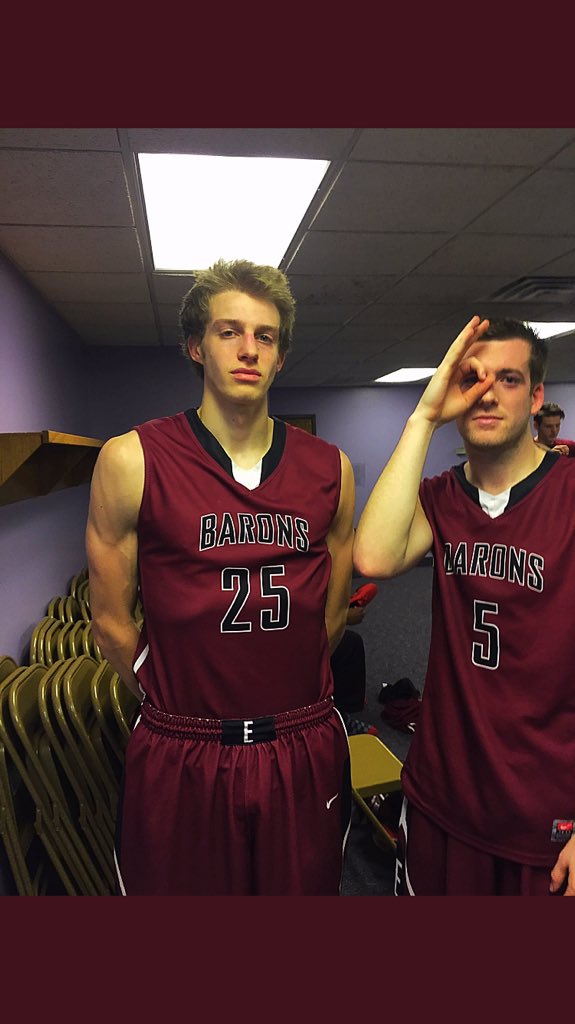 ThatShamuGuy's tweet photo. .@JFleezy3 happy b day bum. Throwback to 1-day contracts💯😂 #BaronsForever https://t.co/D2gOdzV5d4