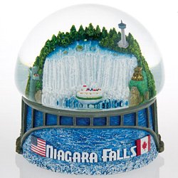 You can't come down to #NiagaraFalls without grabbing a souvenir to take home! <a href="/SouvenirCityNF/">Souvenir City</a> is a one-stop-shop for everything you're looking for. Get a 20% OFF #Coupon when you use #SaveABuck here 👉 bit.ly/2Doj6HG #TravelTuesday #SouvenirCity #TravelSouvenirs