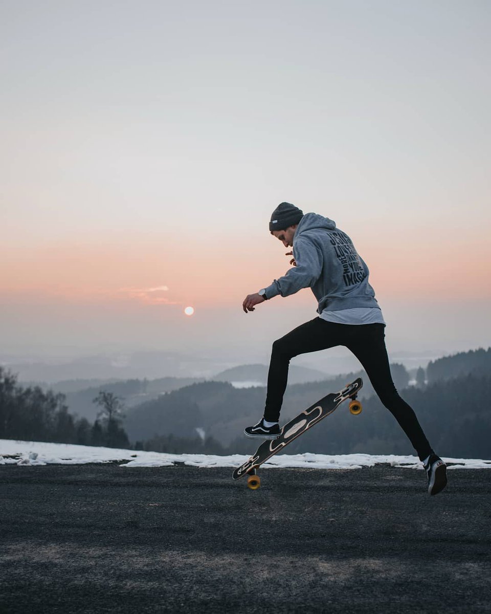 hiddencollect's tweet image. Tim Kuhn with another incredible sunset skate in the mountain, just because the lifts close it doesn't mean you need to go home!

Photo Cred: @__timk__ (insta)
#findyourfrontier