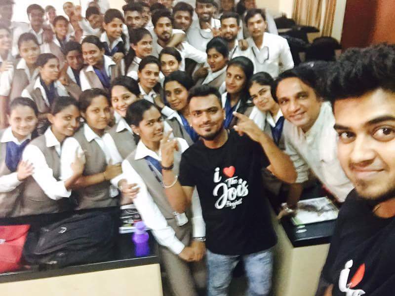 Chethan4rocks's tweet photo. With my home crowd shimoga #PESIT #ChethanNaik #Chethan #naik #NaikandtheJoisProject  #memories https://t.co/3NqKxZAXgd