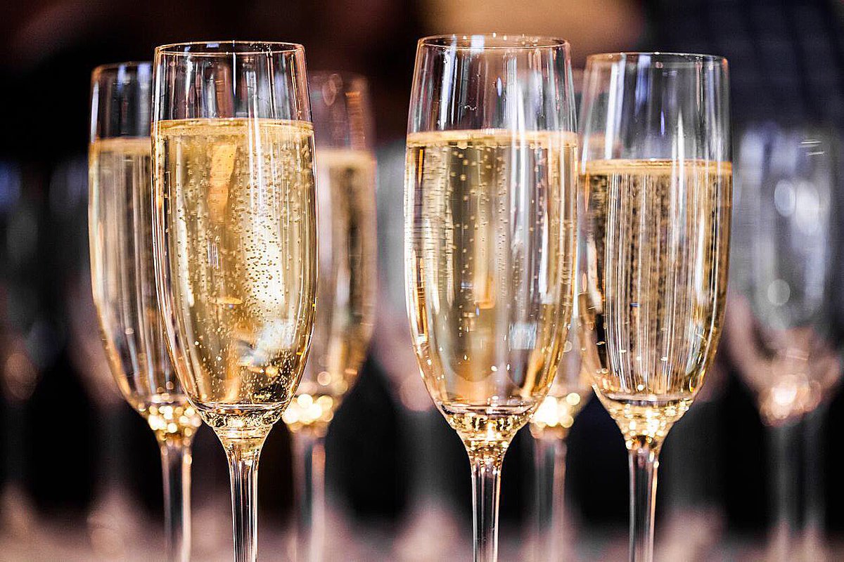 wafi_lounge's tweet photo. Sunday to Wednesday it’s £15 for a bottle of Prosecco here @wafi_lounge. 
#prosecco #proseccopop #newcastlecocktailbar #cocktailbarnewcastle #barnewcastle #drinksdealnewcastle #nightlifenewcastle https://t.co/At113XZlga