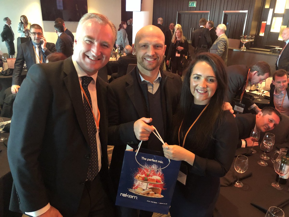 Lovely to have <a href="/matt9dawson/">Matt Dawson</a> as a guest on our table. Very fun with lots of stories and off to help out <a href="/GreatOrmondSt/">Great Ormond Street Hospital for Children</a> this eve. What a man