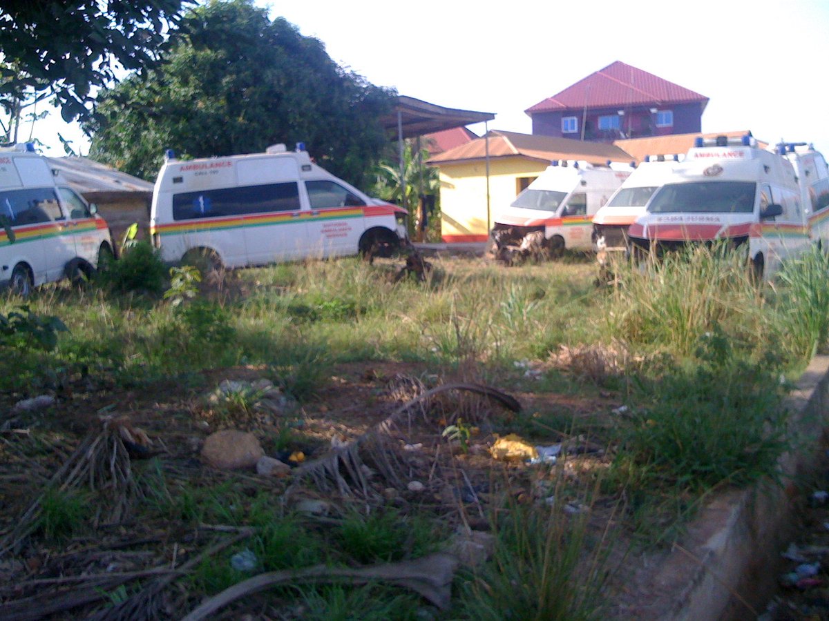 Prince_GeorgeA's tweet image. whiles we cry for more ambulances, there are also white-elephant ambulances sitting at workshops for years all in the name breakdown. So I ask myself are they not repairable? a question I believe you will also ask after seeing them. #StateOfOurAmbulance #devhubdm _7486801830