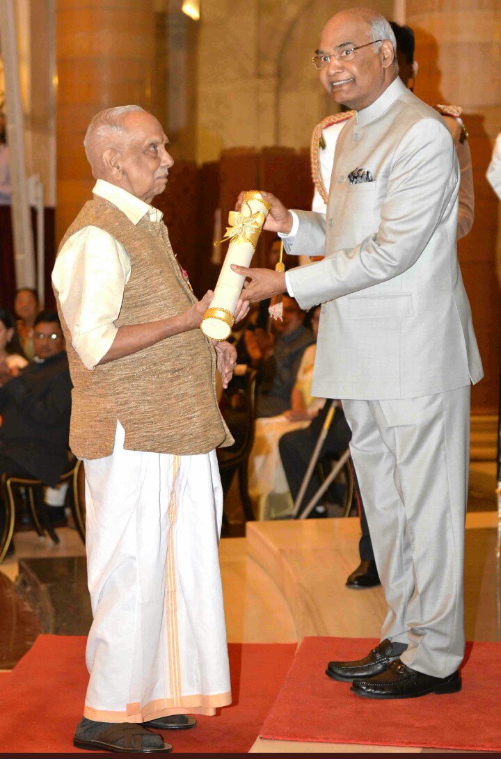 friendsofrss's tweet photo. President Sri Ram Nath Kovind  presented Padma Vibhushan to Veteran Scholar, Erudite Writer, Author, Accomplished Orator, Senior RSS Pracharak Sri P Parameswaran in the field of Literature and Education. https://t.co/IoOVdy2AIP