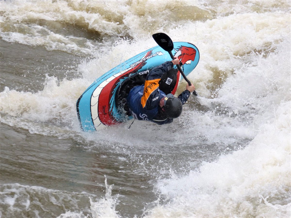 turi_ski's tweet photo. El palista #QuimFontané gana su primera #HurleyClassic de #kayak #freestyle #piragüismo #Támesis #Londres #ICFreestyle #Salt #Girona https://t.co/g4809JJSBi