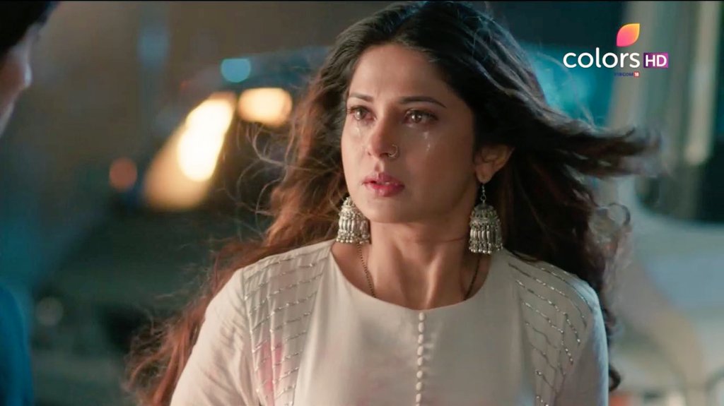 JenWingetTeam's tweet photo. #Bepannaah Ep 2
Zoya in Disbelief 🤦‍♀️ @jenwinget https://t.co/263vHOVBXR