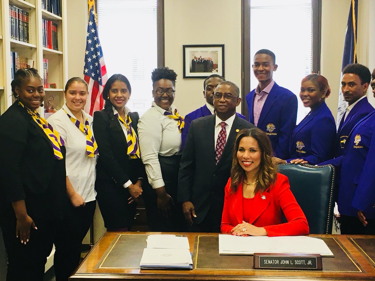 Thank you Senator John Scott for meeting with President <a href="/ArtisRoslyn/">Roslyn Clark Artis</a> , her Leadership Team and Student Ambassadors. 
#BenedictCollegeDayatTheStateHouse