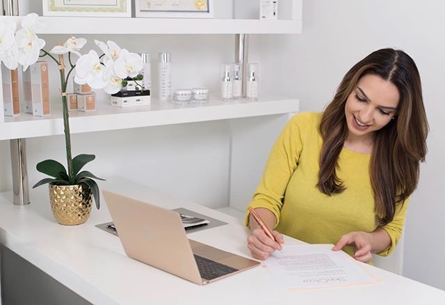 skinglowlaser's tweet photo. Do you have questions about any of our services or products ? Schedule a skin consultation today! We will help you achieve your BEST skin. #skinglowlaser #loveyourskin #alumiermd #pcaskin #eltamd #yaletown #consultation #skincare #vancouver #showyourbest… https://t.co/zeeQDNc0Bl https://t.co/GPb1U2rC05