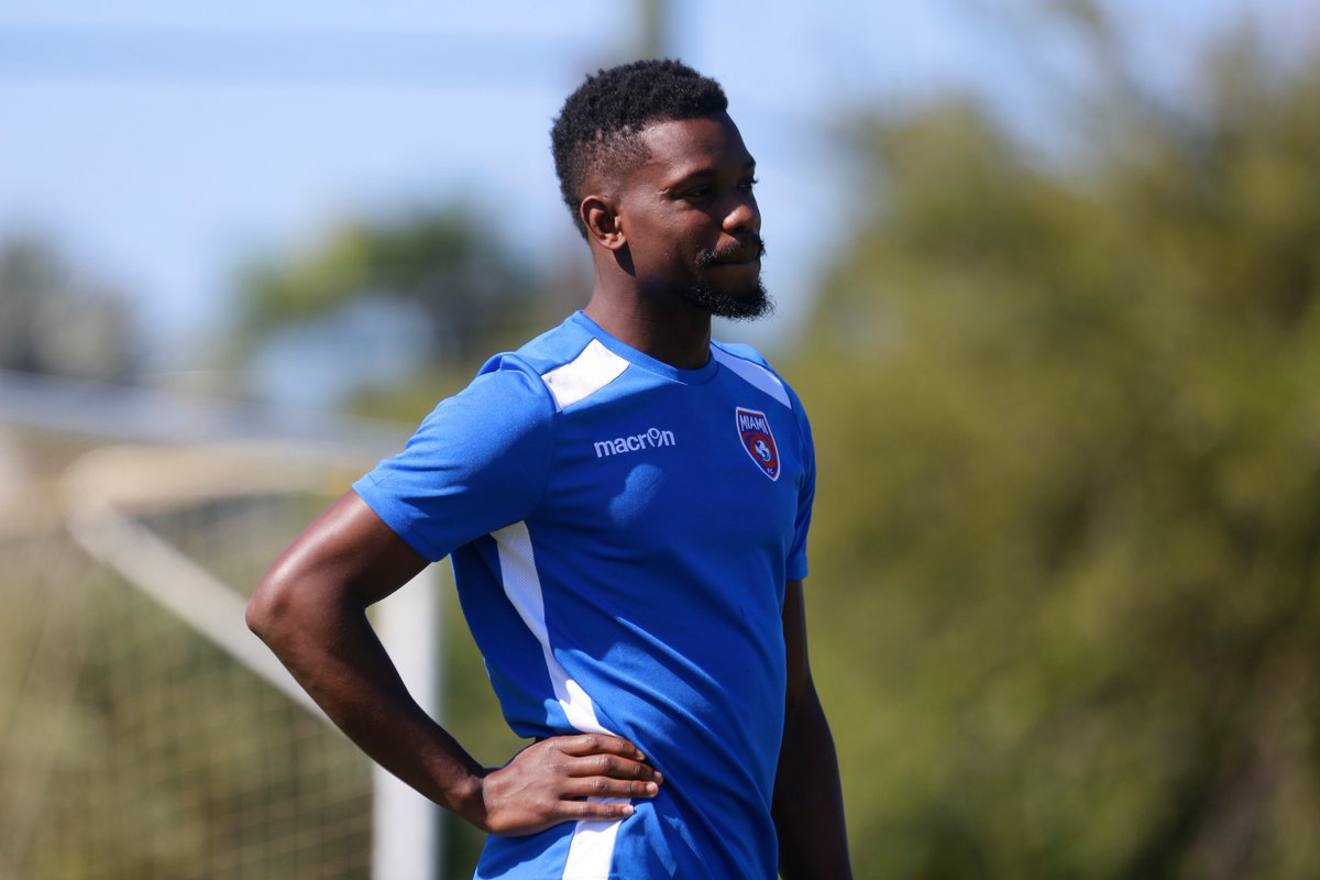 TheMiamiFC's tweet photo. #FirstDayOfSpring @TheMiamiFC 2 style! #VamosSpring https://t.co/rwldW5aACD